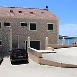 Galeb 3*